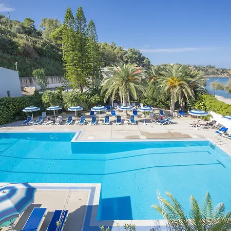 Tourist Чефалу