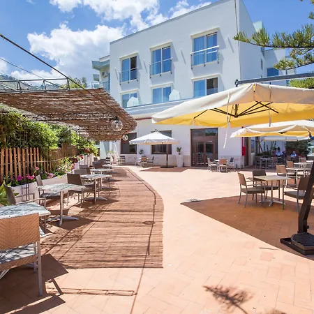 Tourist Чефалу