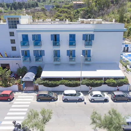 Отель Tourist 3*