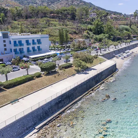 Отель Tourist 3*