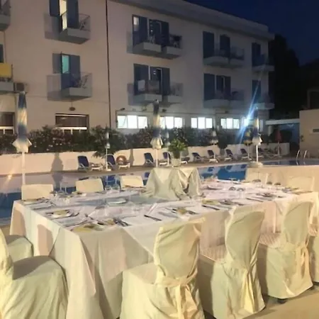 Отель Tourist 3*