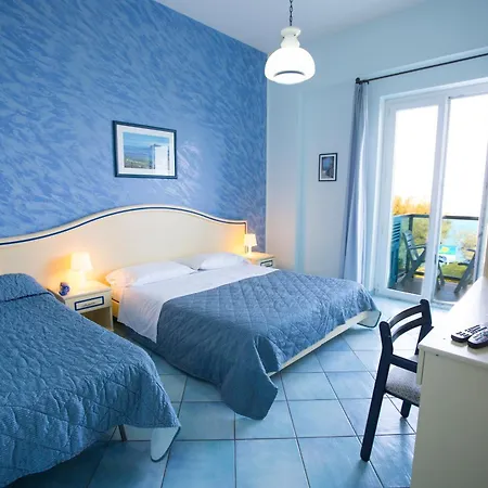 Tourist Отель 3*